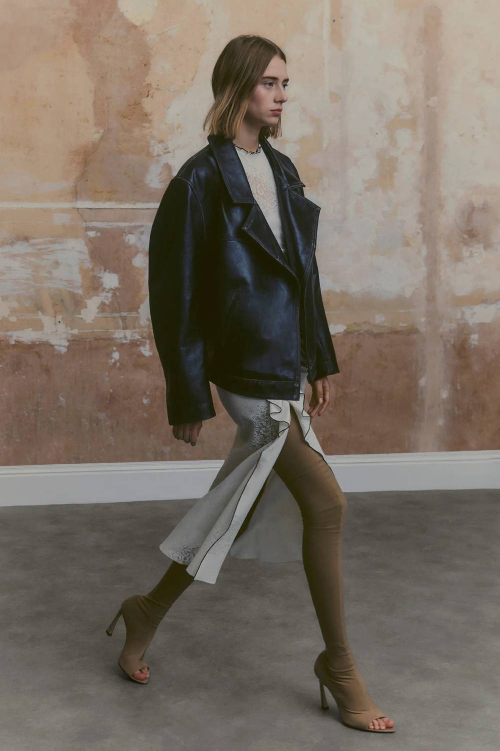 Victoria Beckham: assimetria e elegância são destaques do resort 2024 da marca