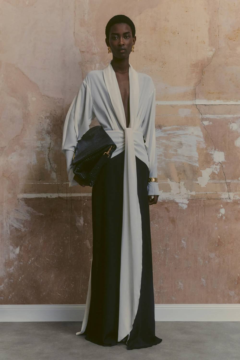 Victoria Beckham: assimetria e elegância são destaques do resort 2024 da marca