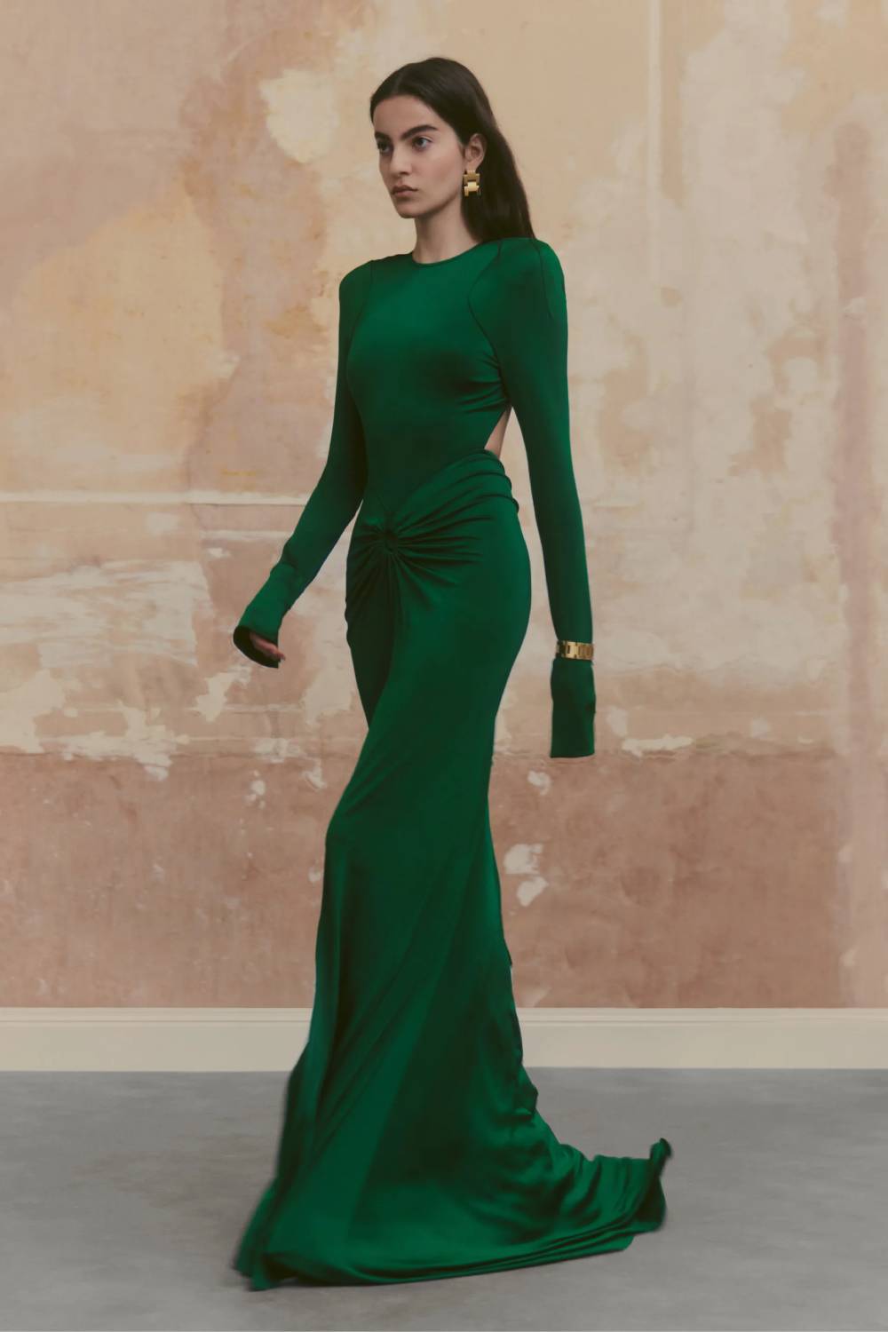 Victoria Beckham: assimetria e elegância são destaques do resort 2024 da marca