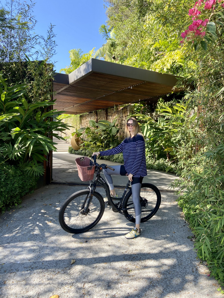 Daniela Pizetta passeia de bicicleta no Fuso Hotel | Foto: Arquivo pessoal