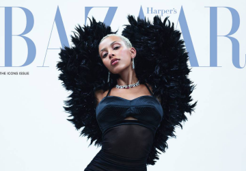 Doja Cat usa vestido Versace, brincos Cartier e anel Cartier Panthère - Foto: Mario Sorrenti