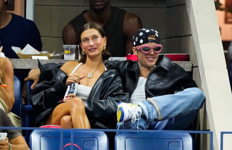 Hailey Bieber e Justin Bieber no US Open | Foto: Getty Images