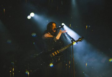 St. Vicent durante apresentação no Popload