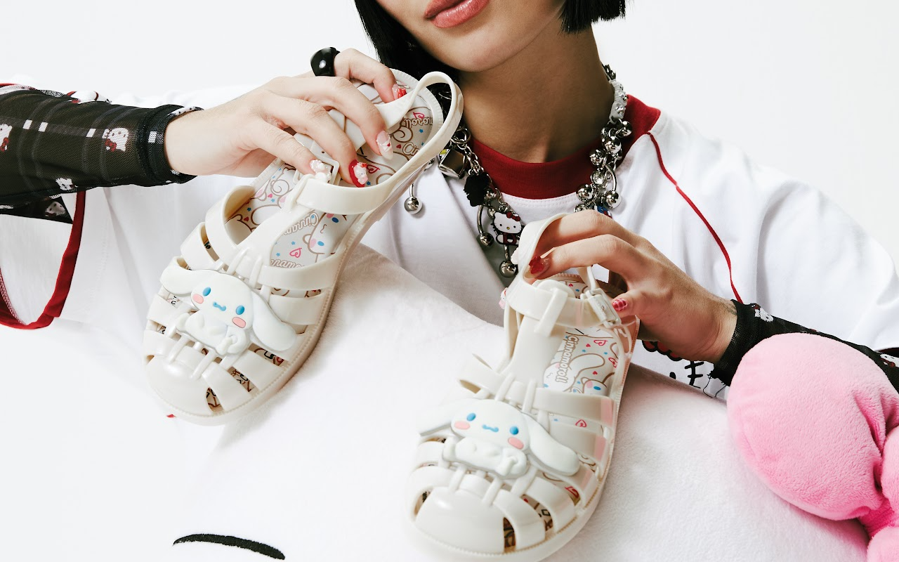 Melissa e Hello Kitty lançam nova coleção que une moda e nostalgia