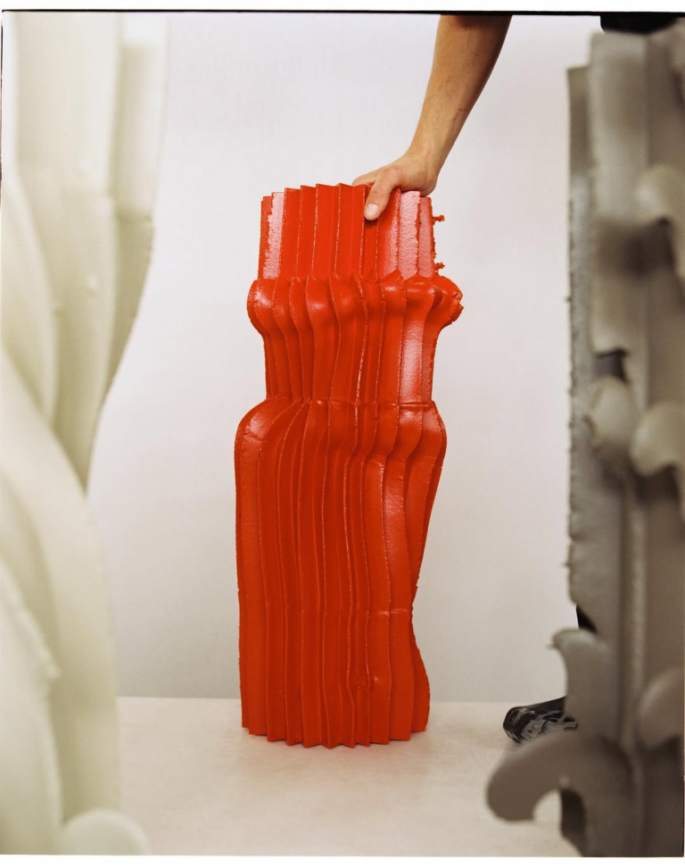 Obras do chileno Anton Alvarez ocuparam as lojas Issey Miyake de Tokyo, Seoul, Daejeon e Busan
