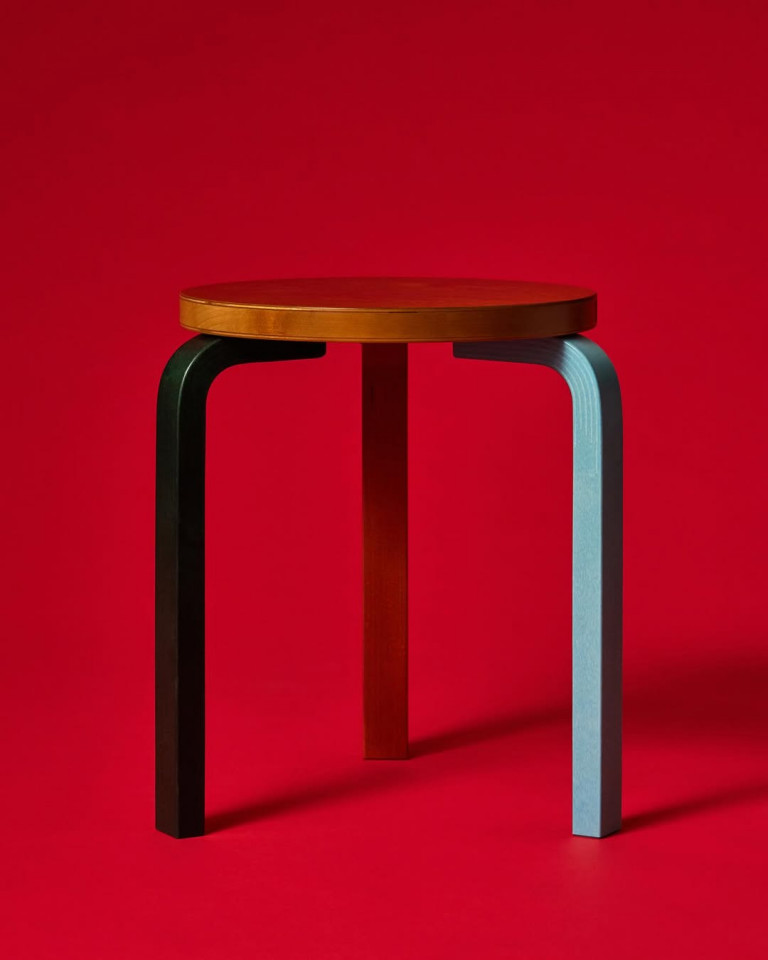 Banco Stool 60 de Alvar Aalto, editado pela Artek, e reinterpretado pelo Paul Smith 